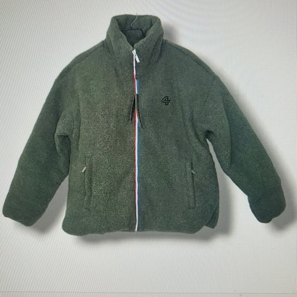 NWT Four Laps Pilar Quilted Sherpa Reversible Jacket.   Color Thyme/White. Large - Picture 3 of 5